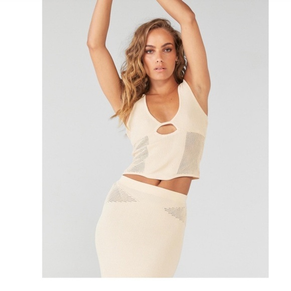 sovere / Tops - Cream Crop Top with Cutout Detail